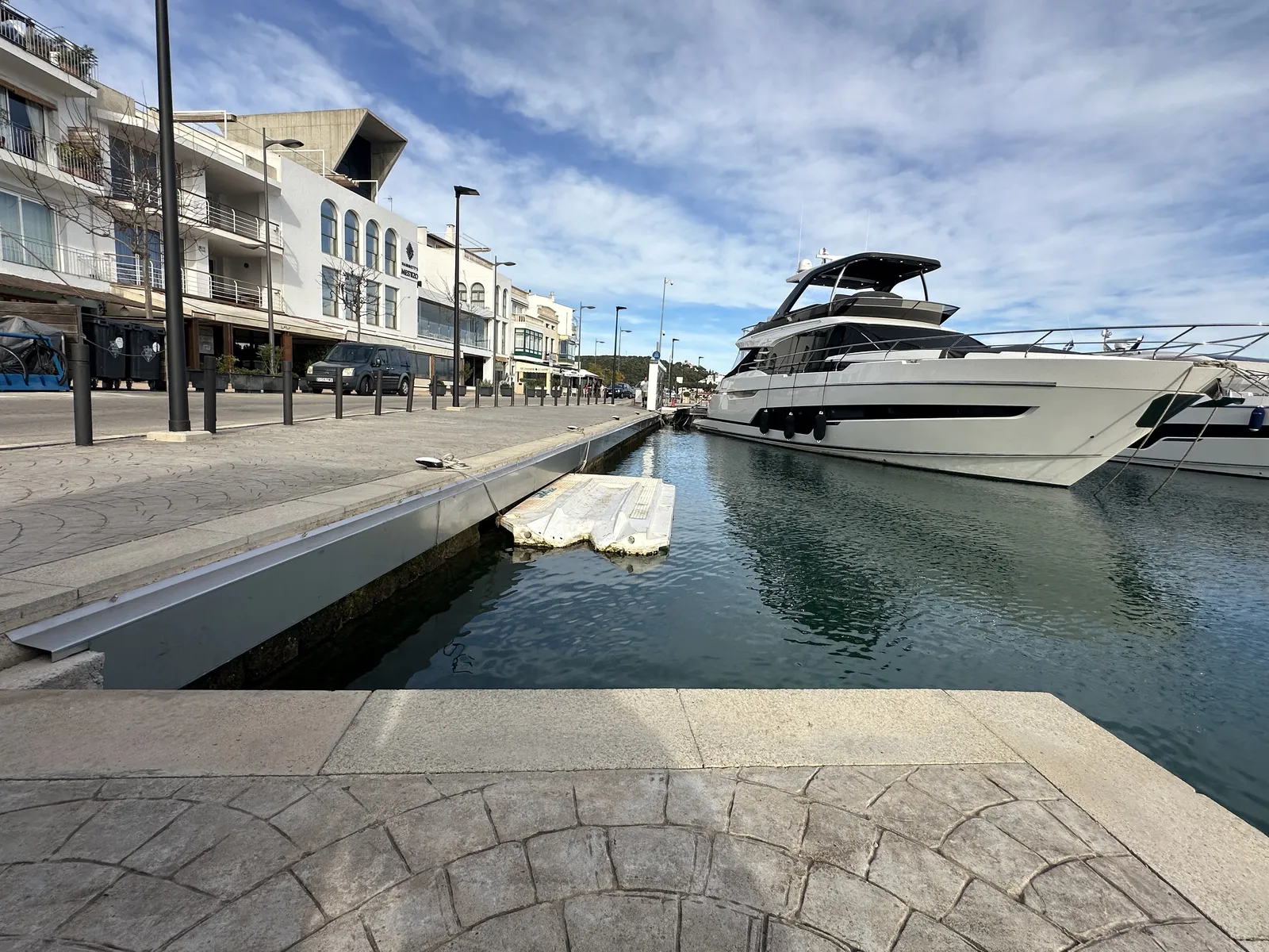 Remate de acero inoxidable para protección de tubería en el puerto de Mahon. - imagen 14