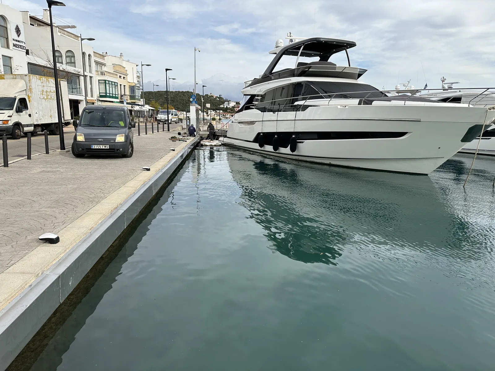 Remate de acero inoxidable para protección de tubería en el puerto de Mahon. - imagen 3