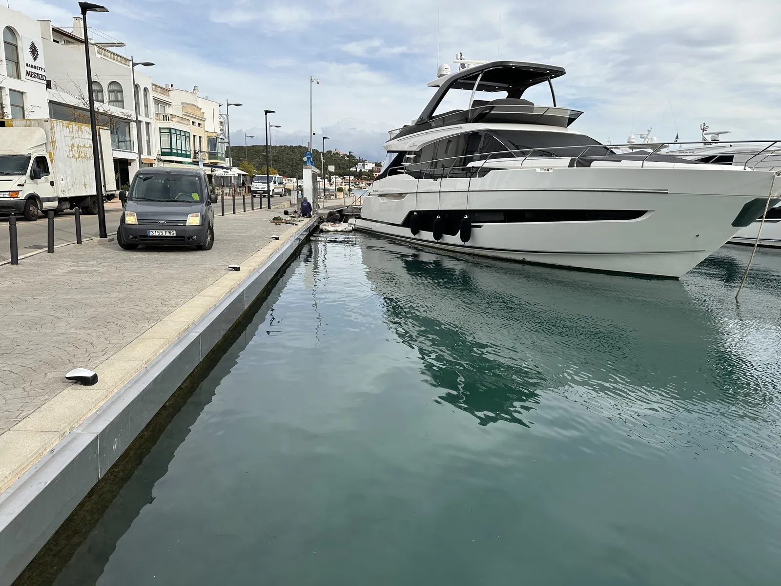 Remate de acero inoxidable para protección de tubería en el puerto de Mahon. - imagen 4