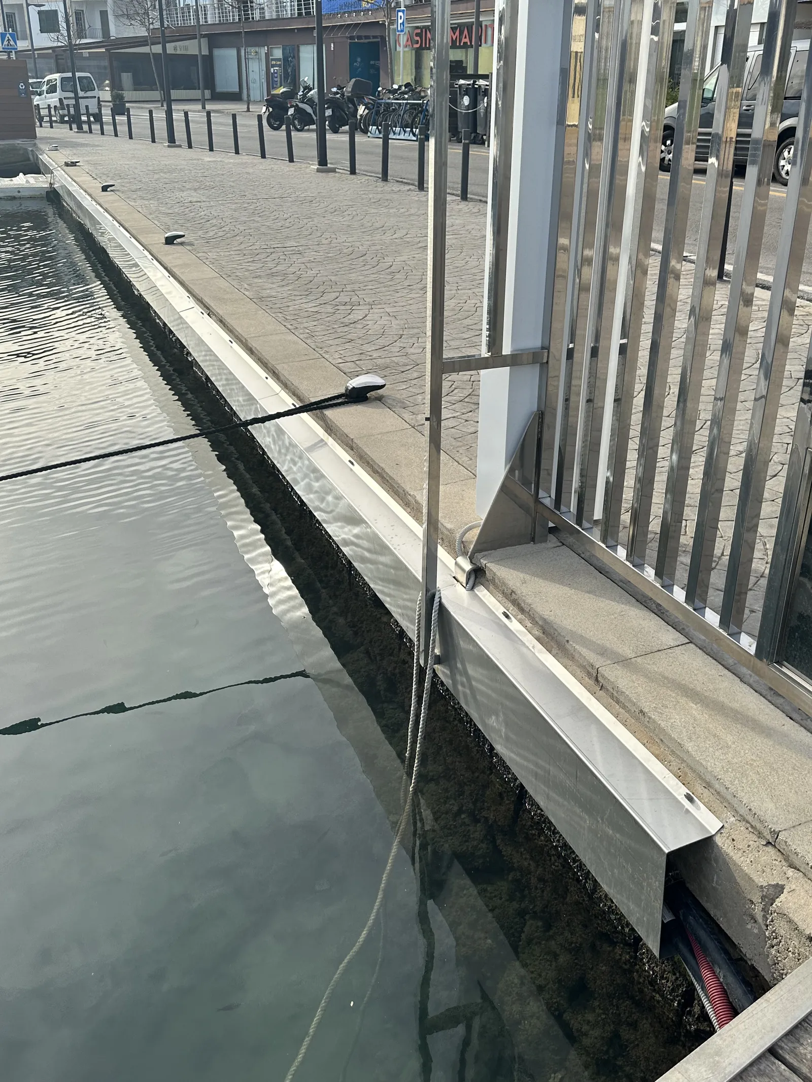 Remate de acero inoxidable para protección de tubería en el puerto de Mahon. - imagen 7