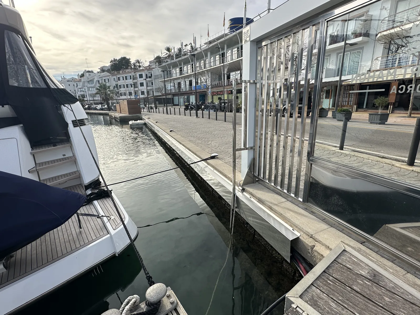 Remate de acero inoxidable para protección de tubería en el puerto de Mahon. - imagen 8