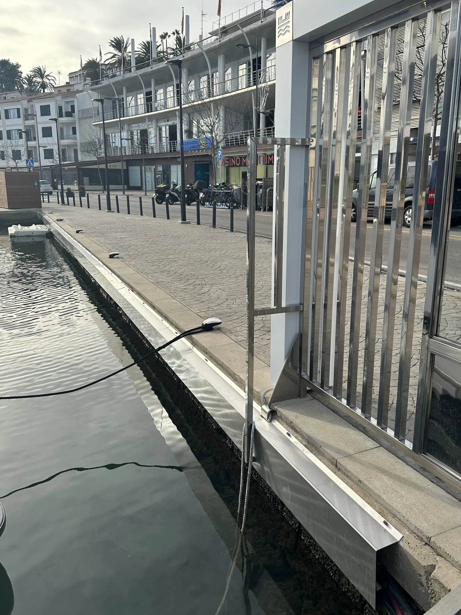 Remate de acero inoxidable para protección de tubería en el puerto de Mahon. - imagen 9