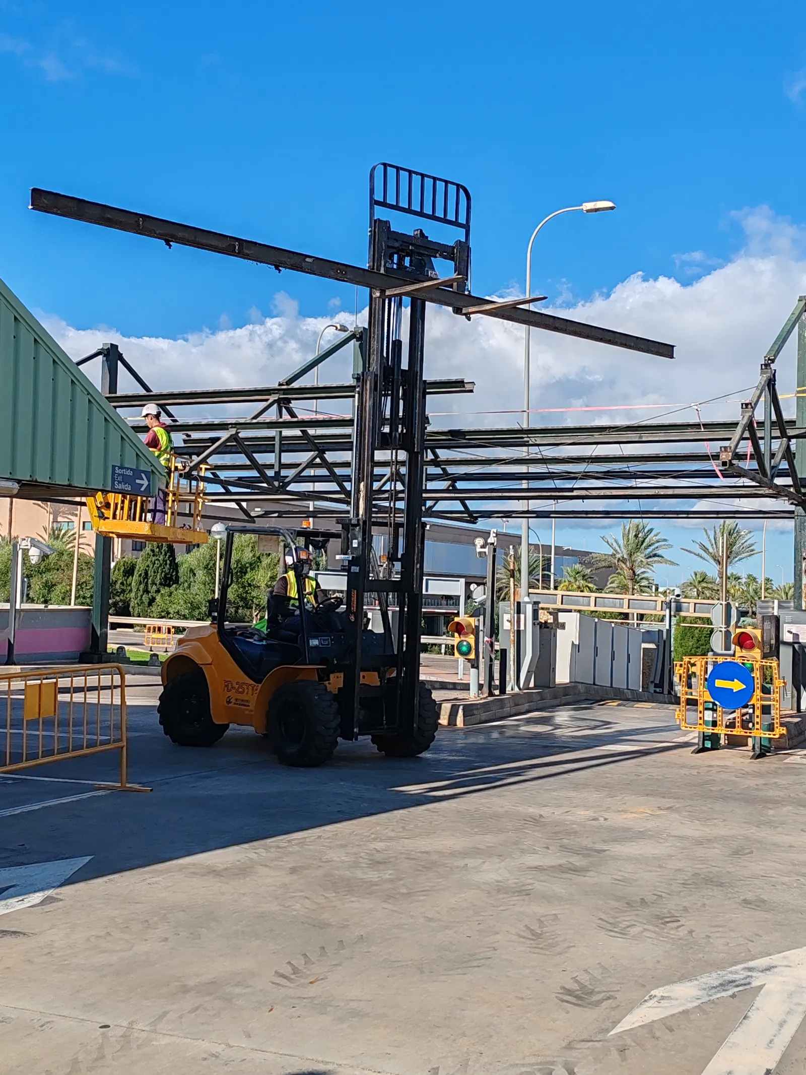 Sustitución de Pérgolas de Parking PK2 en el Aeropuerto de Menorca - imagen 13