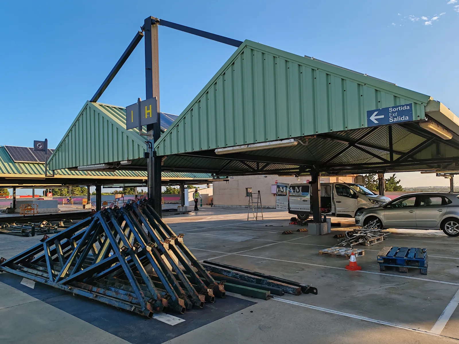 Sustitución de Pérgolas de Parking PK2 en el Aeropuerto de Menorca - imagen 18