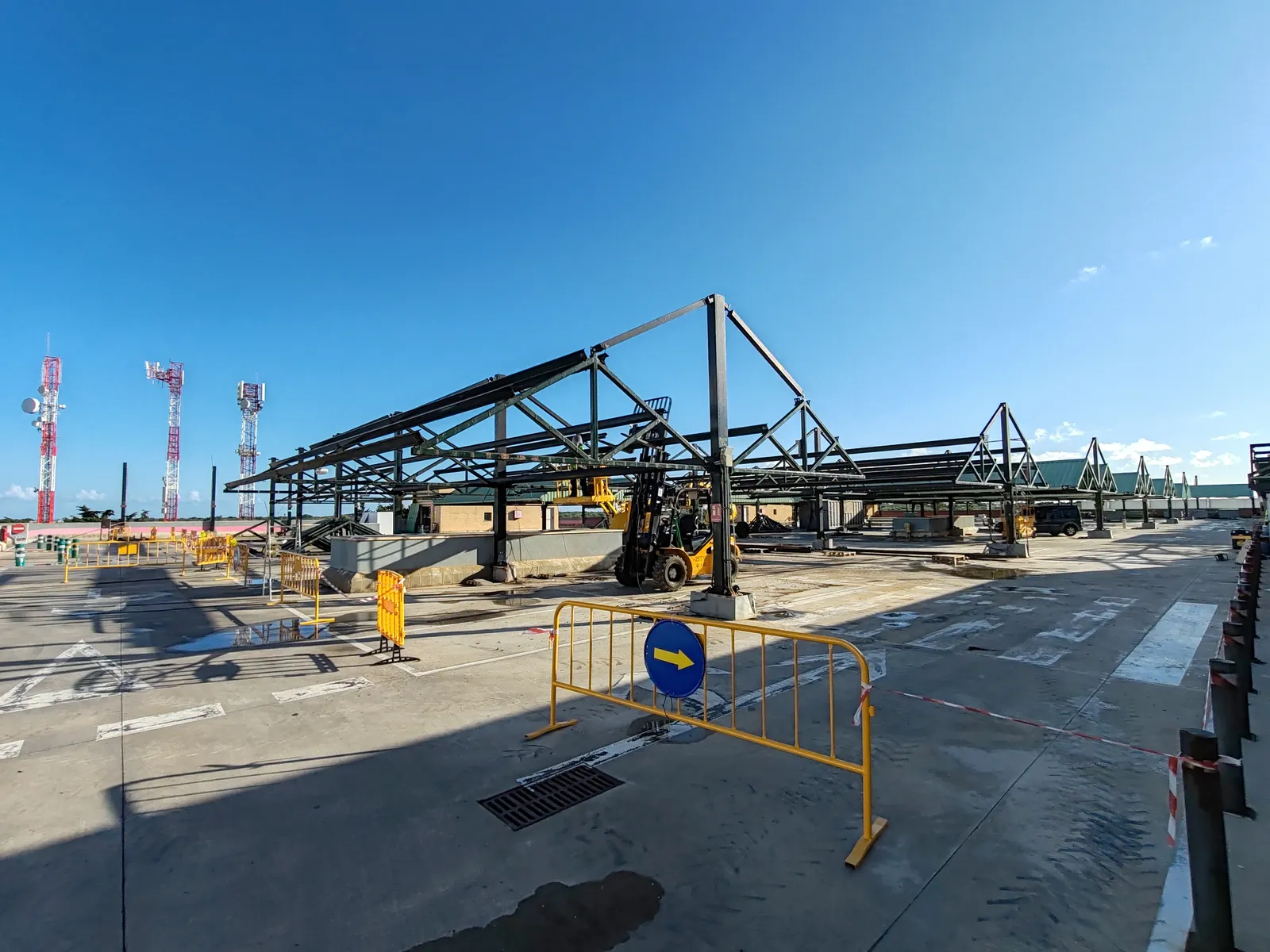 Sustitución de Pérgolas de Parking PK2 en el Aeropuerto de Menorca - imagen 4
