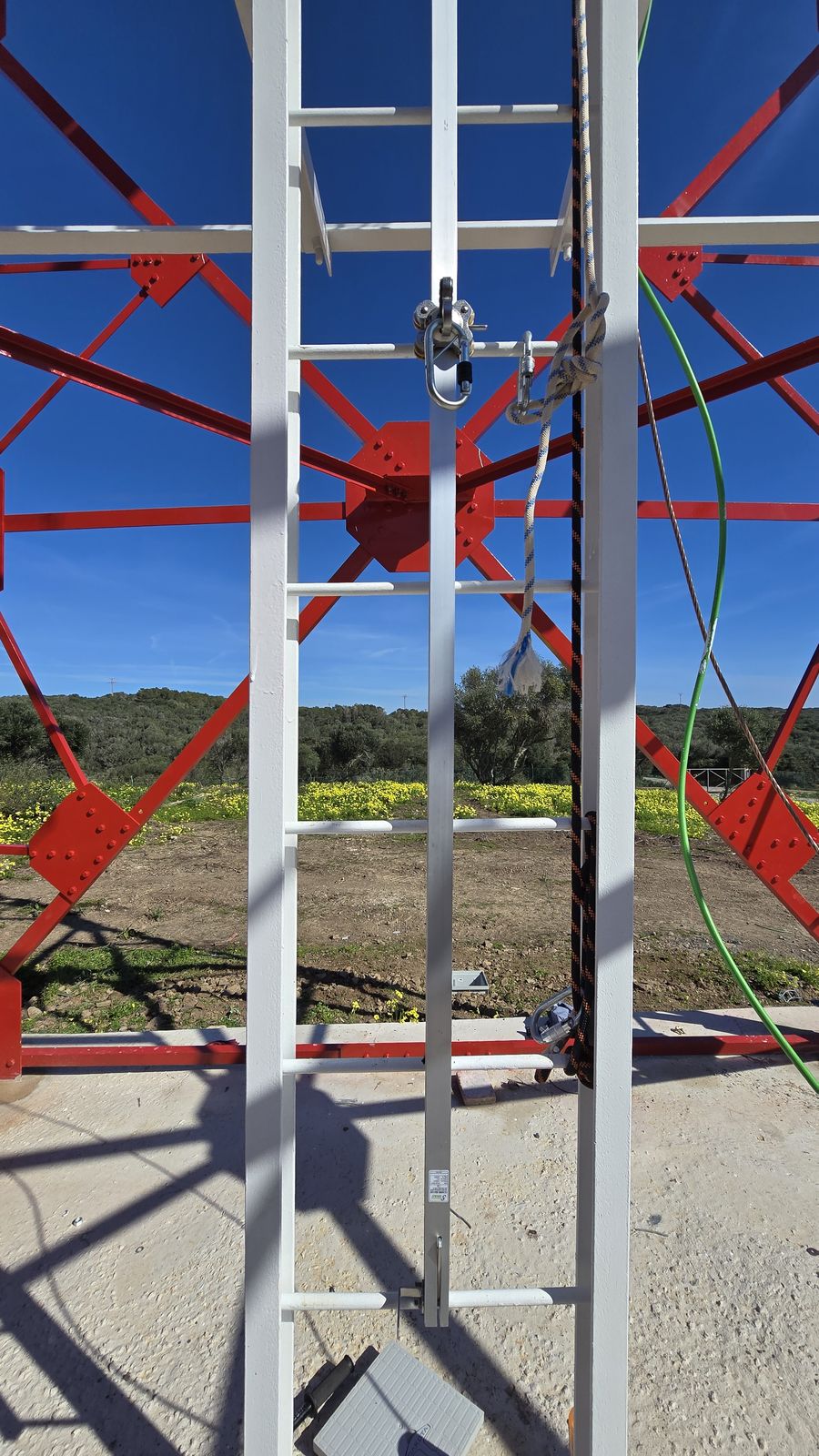 Instalación de Torre de Telecomunicaciones de Celosía - imagen 12