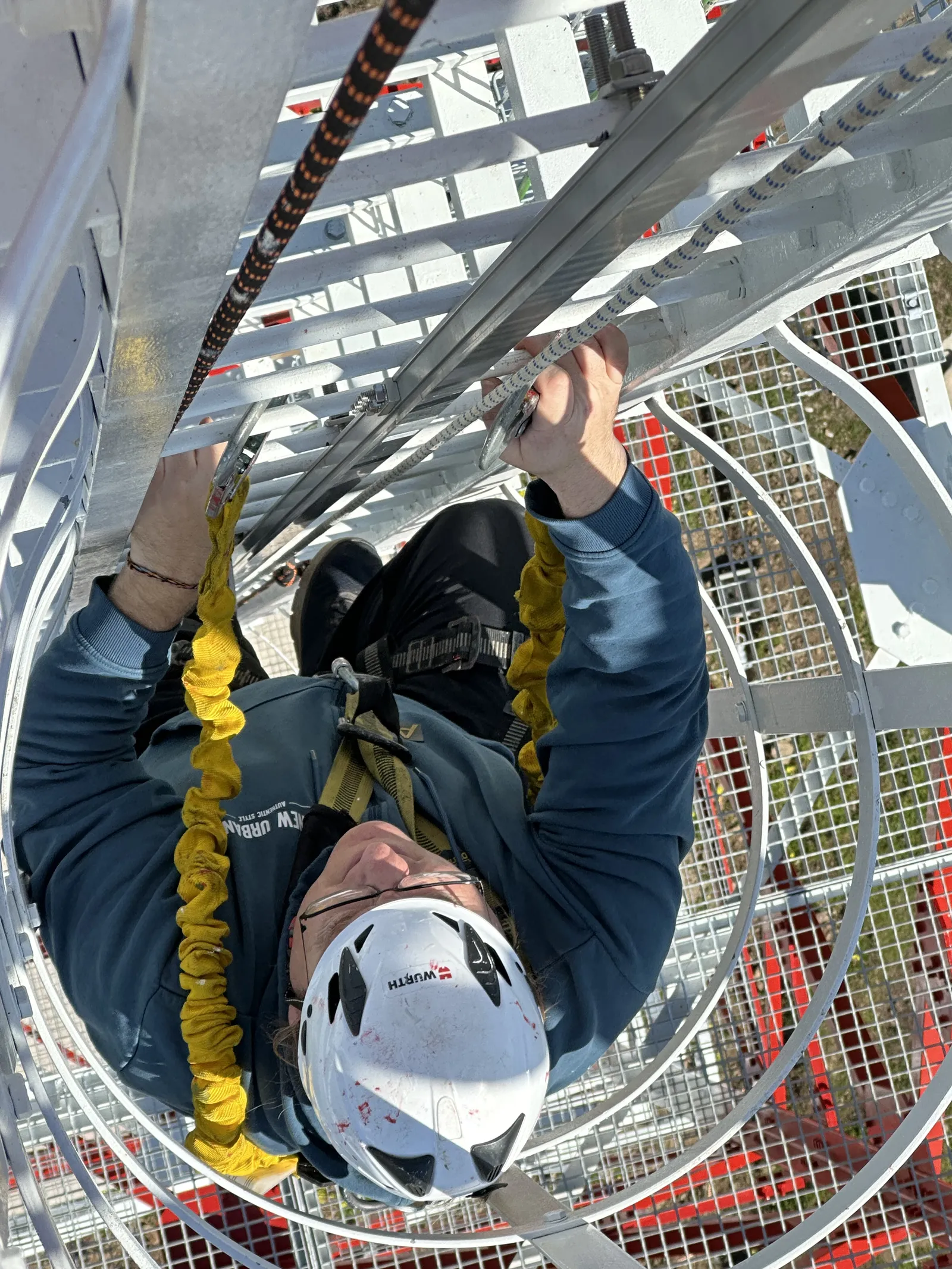 Instalación de Torre de Telecomunicaciones de Celosía - imagen 15